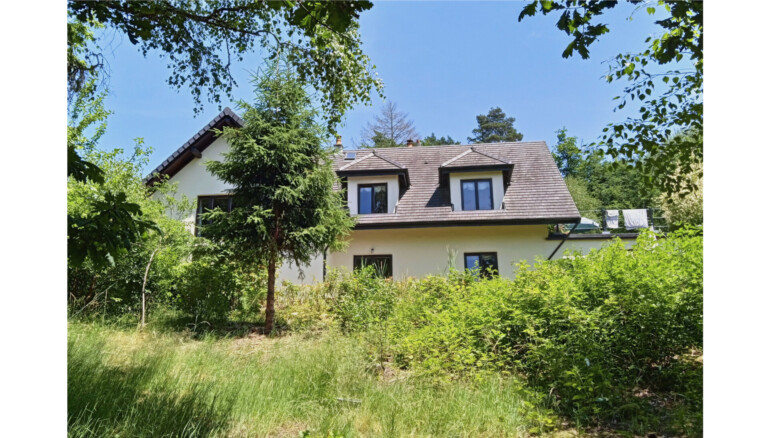 houseoutside1 768x438