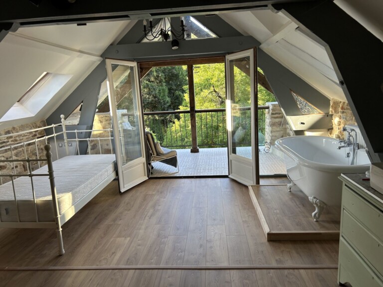 Bedroom and balcony optimized 3000 768x576