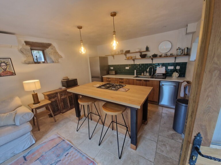 Gite kitchen with oak island 768x576