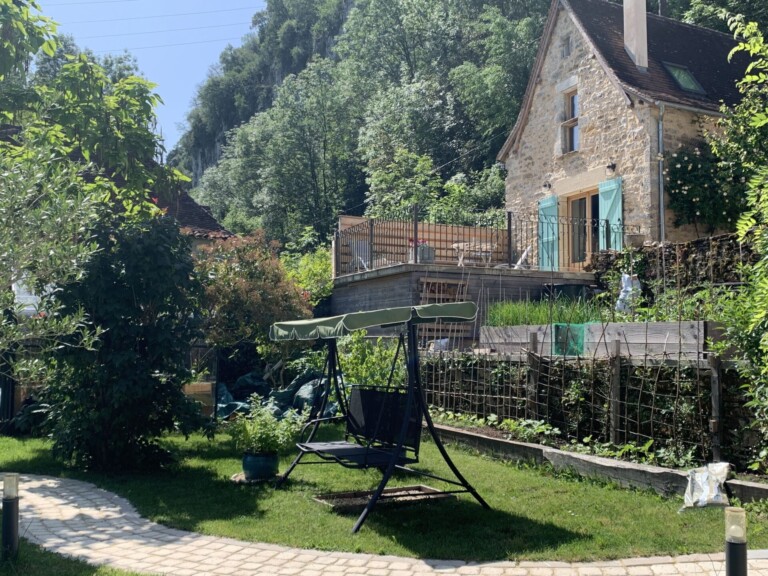 Gite and garden with swing optimized 3000 768x576