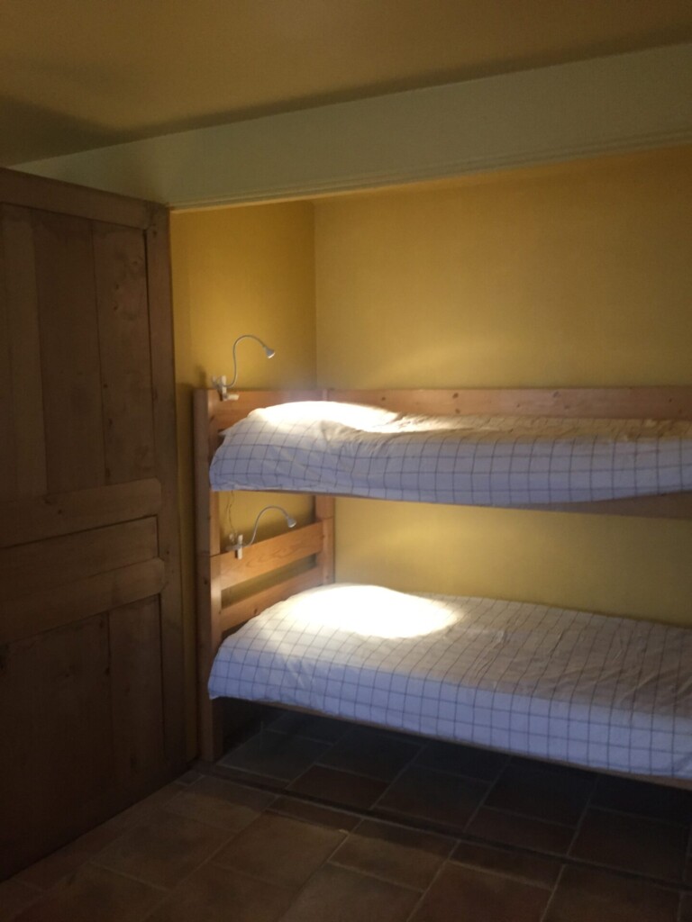 Deux lits clos dans chambre 3