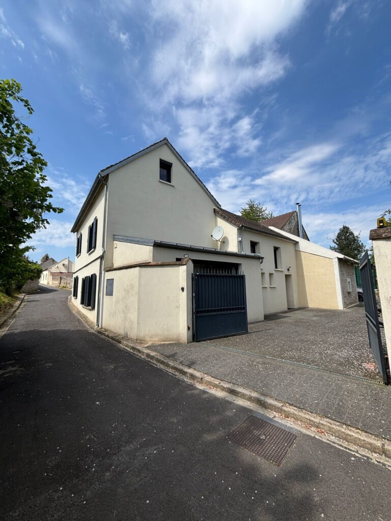 facade 768x1024