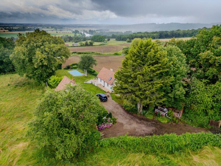 Perrigny sur Loire jardin entourage reduced 1 768x576