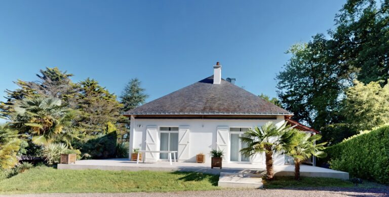Villa Saint Jean de la Poterie Redon devant 768x389