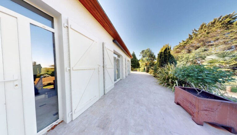 Villa Saint Jean de la Poterie Redon vue sur jardin 768x436