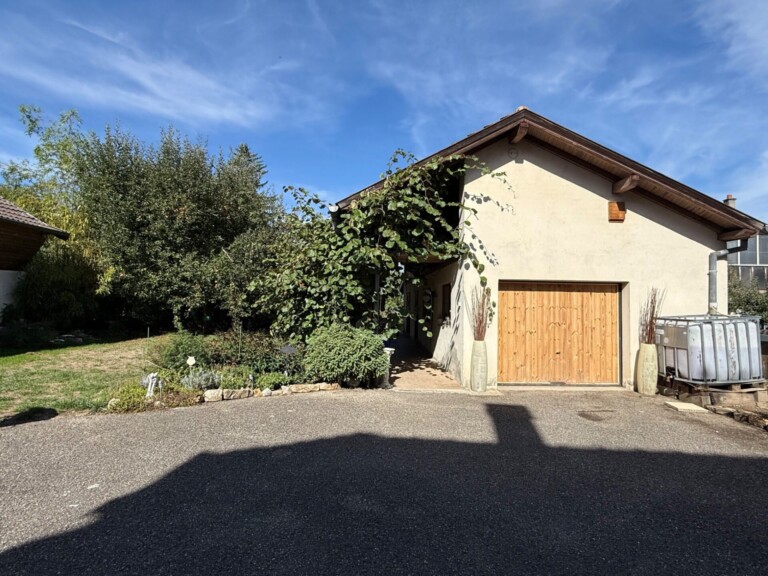 Garage mit Pferdeboxen 768x576