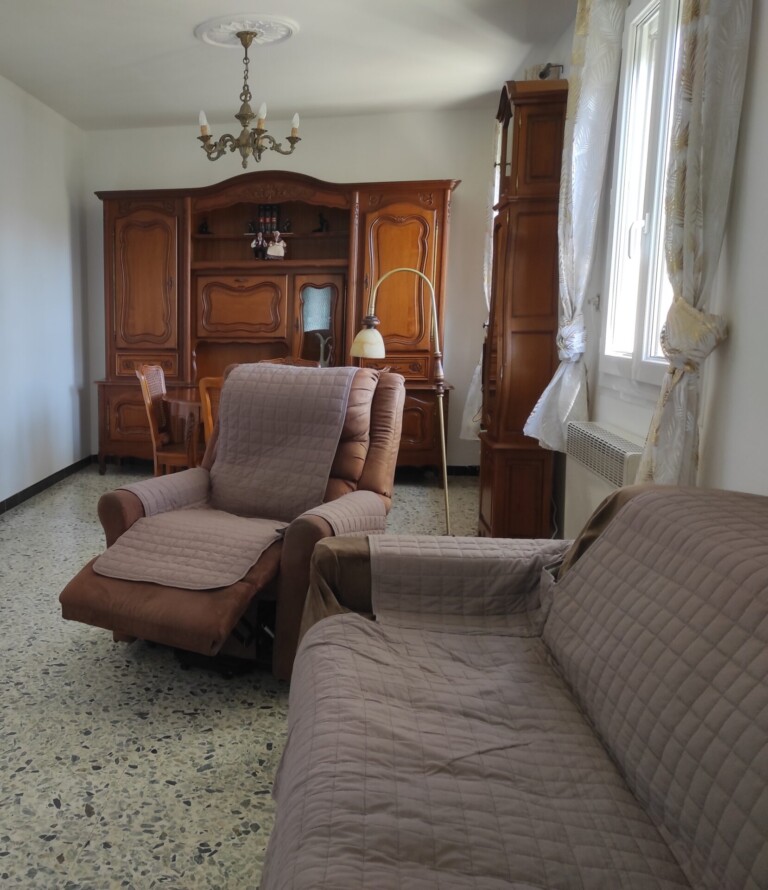 Salon sam 1 768x890
