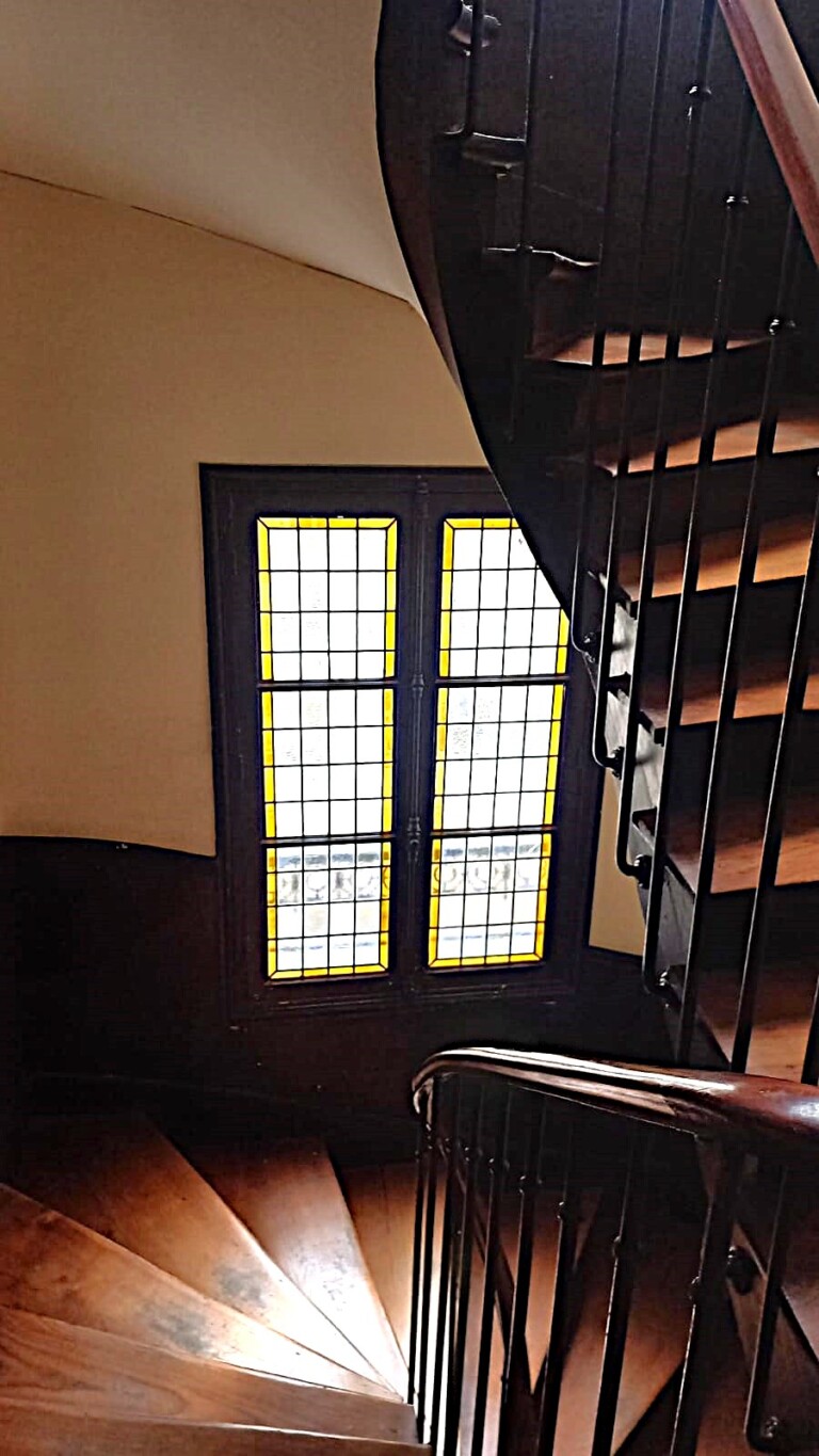 Window stairway 2jpeg 768x1365