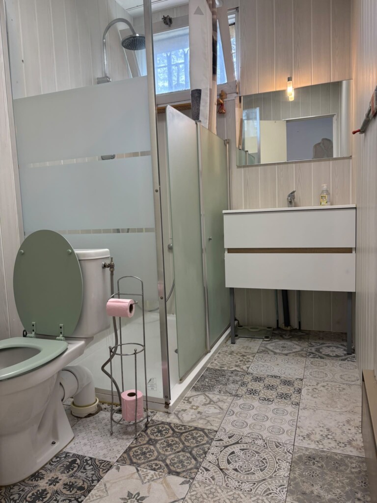 4 f badkamer1 768x1024